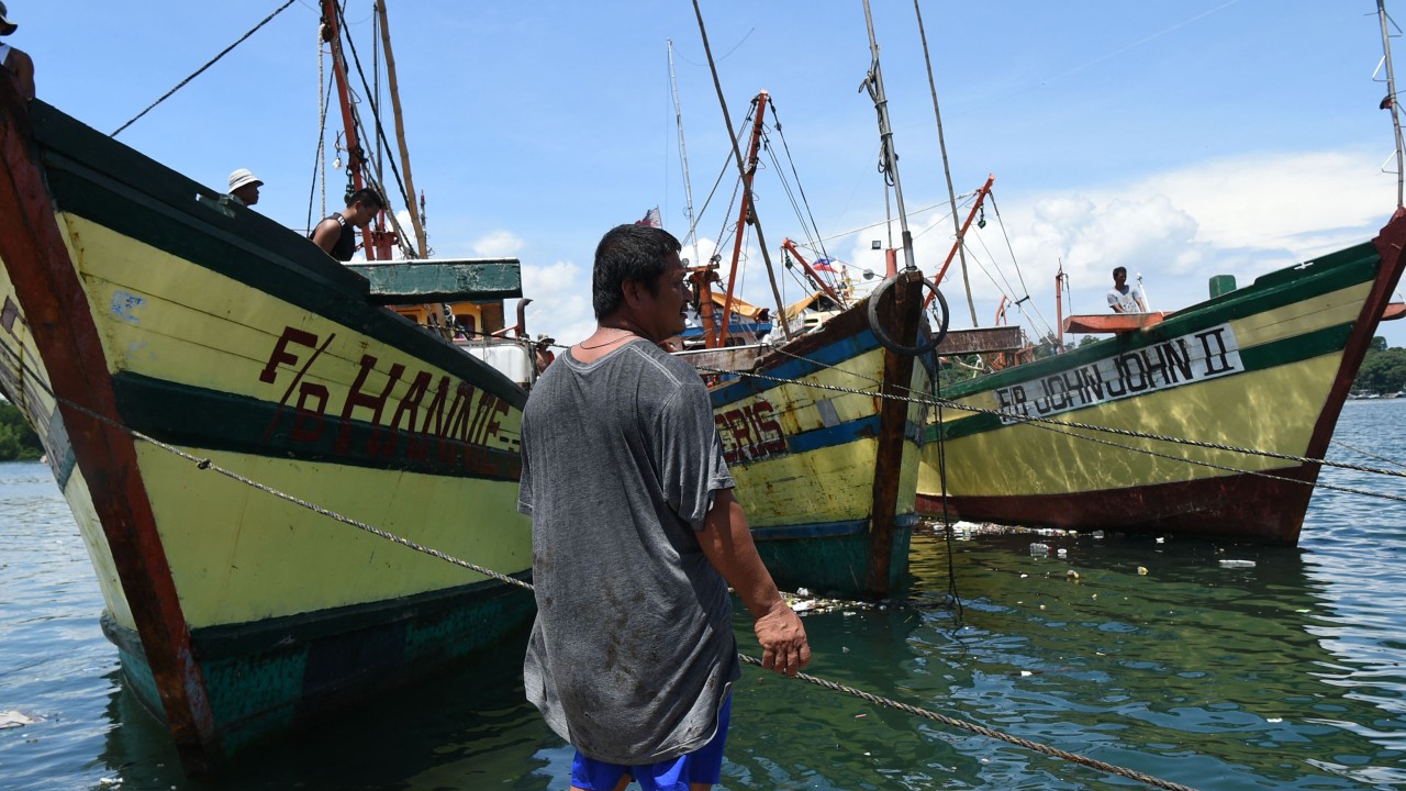 Filipinli balıkçılar Güney Çin Denizi anlaşmazlığının bedelini ödüyor