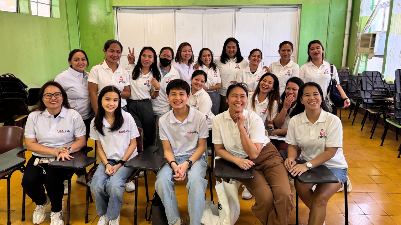 Filipinli Ev İşçileri Hong Kong'da Diploma Hayalini Gerçekleştiriyor