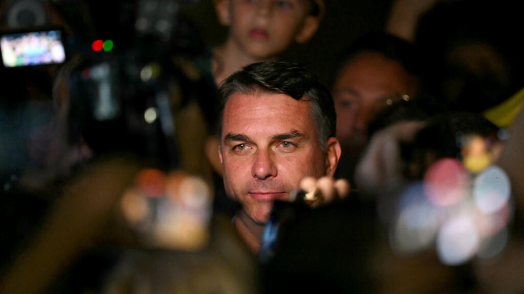 Flavio Bolsonaro, üçüncü adayın desteğini kazandı