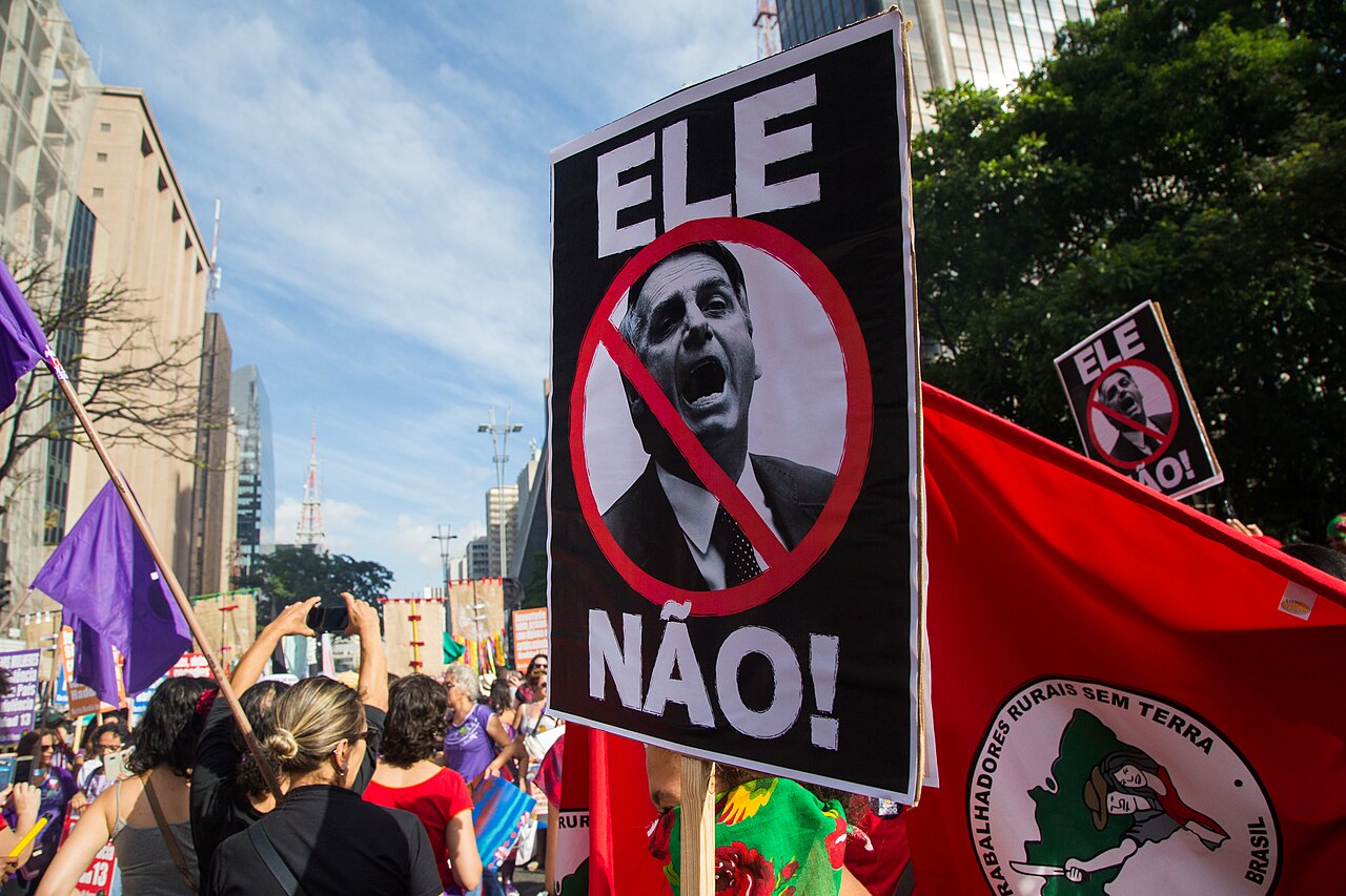 Bolsonaro'nun oğlu Lula'ya karşı Washington'da tarife ertelemesi için lobi yapacak
