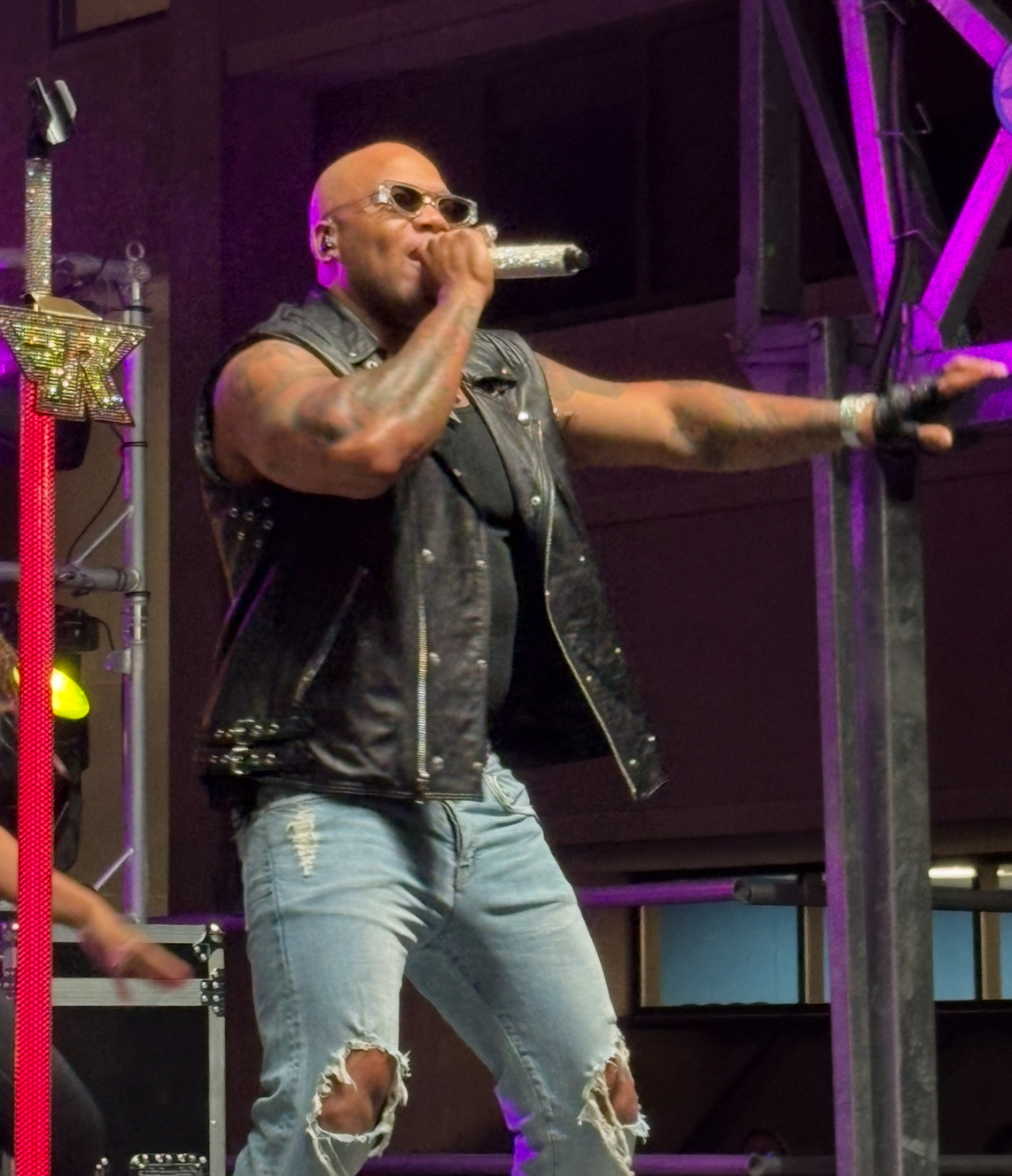 Trump mitinginde sahne alan Flo Rida, Demokrat adaya destek verdi