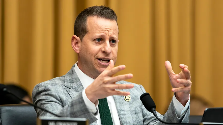 Florida'da kritik seçim: Moskowitz, DSA destekli rakibini geride bıraktı