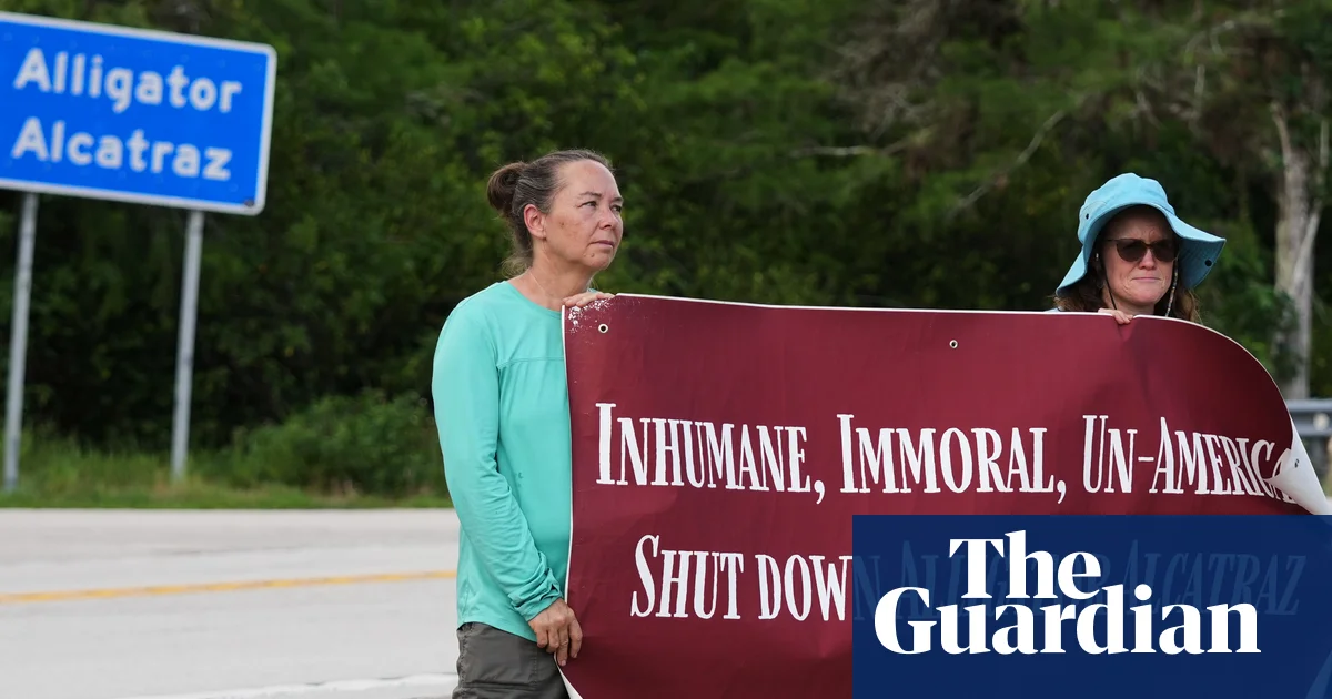 Florida'daki 'Timsah Alcatraz'dan Tutuklu Sevkiyatı Süriyor