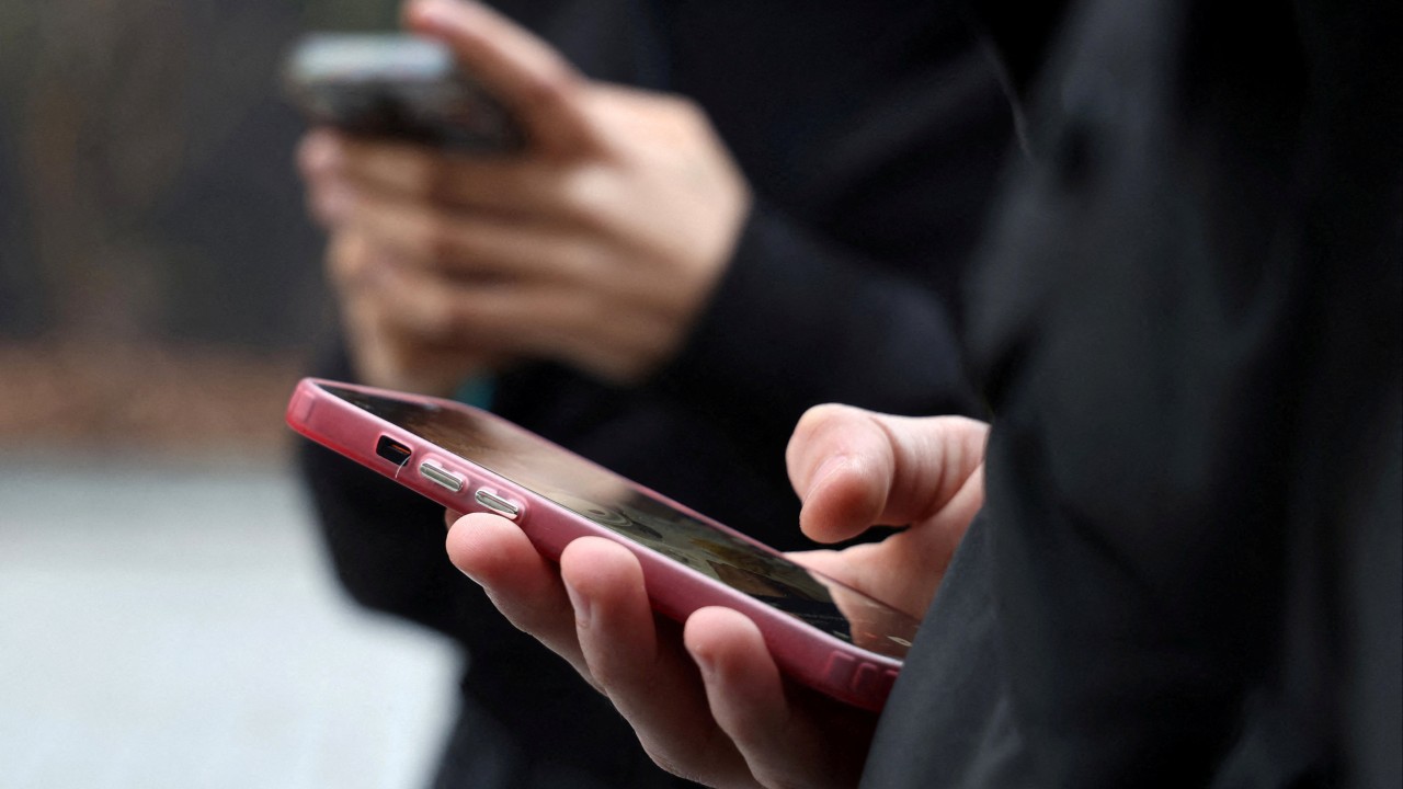 Fransa, 15 yaş altına sosyal medya yasağını onayladı