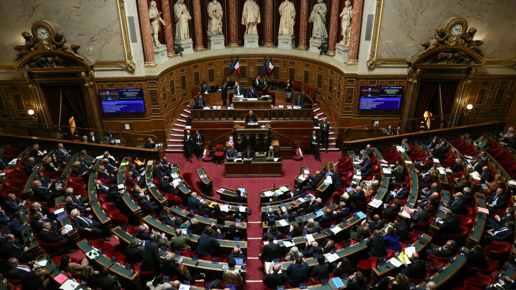 Fransa'da aşırı sağ Senato'da güç kazandı