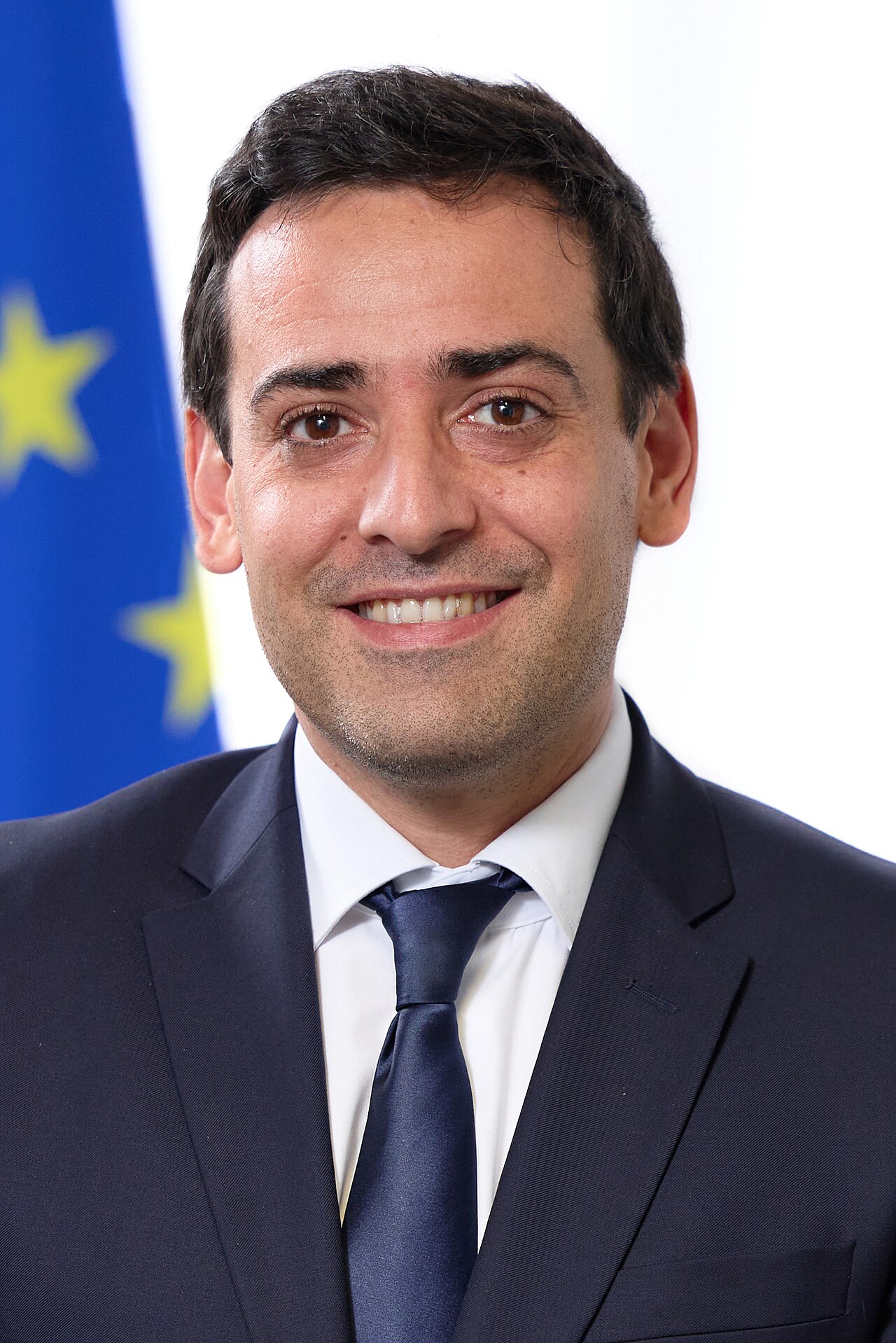 Fransa'da Attal: Elysée'de Partneri Séjourné ile Yaşam