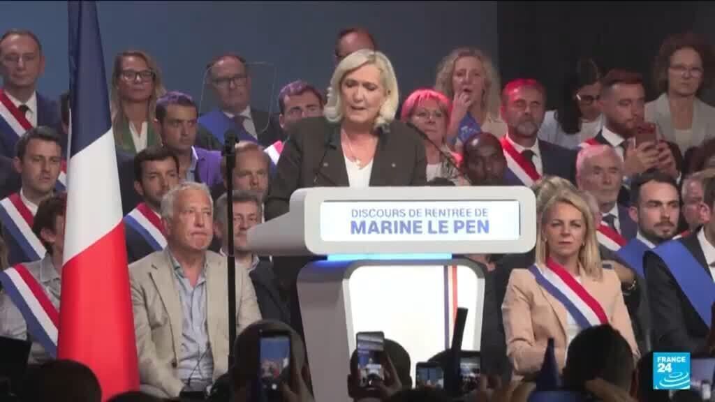 Fransa'da Le Pen anketlerde önde: Seçim yarışı başladı