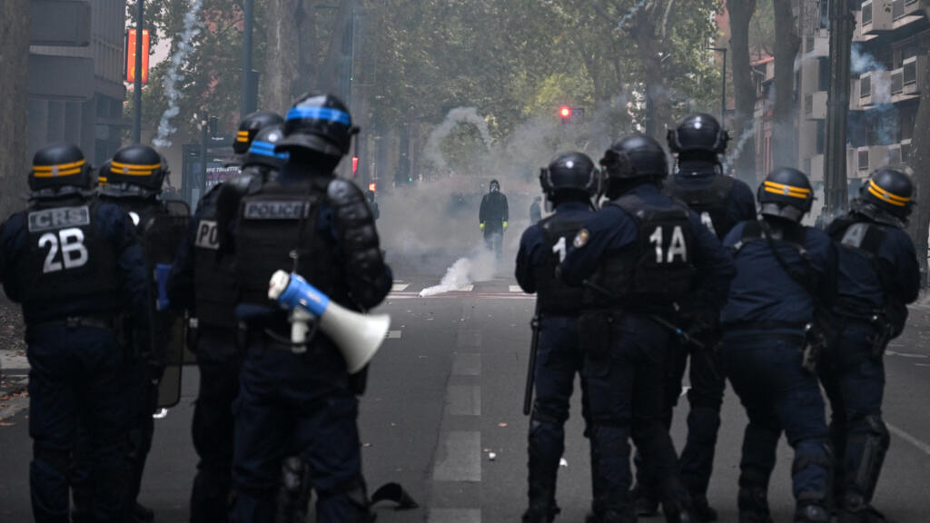 Fransa'da İsyan Sonrası Protestolar: Paris'te Gerilim