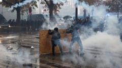 Fransa'da kitlesel protestolar sürüyor: 1.000'e yakın gözaltı