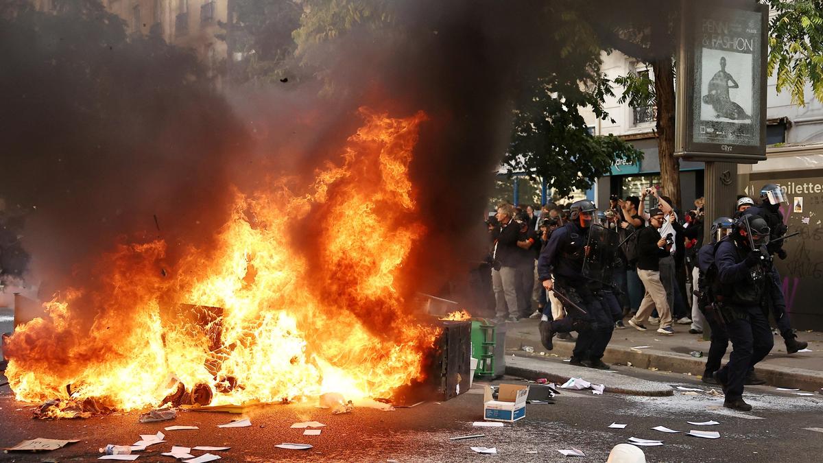 Fransa'da okul fonu protestoları: 250 bin kişi sokakta