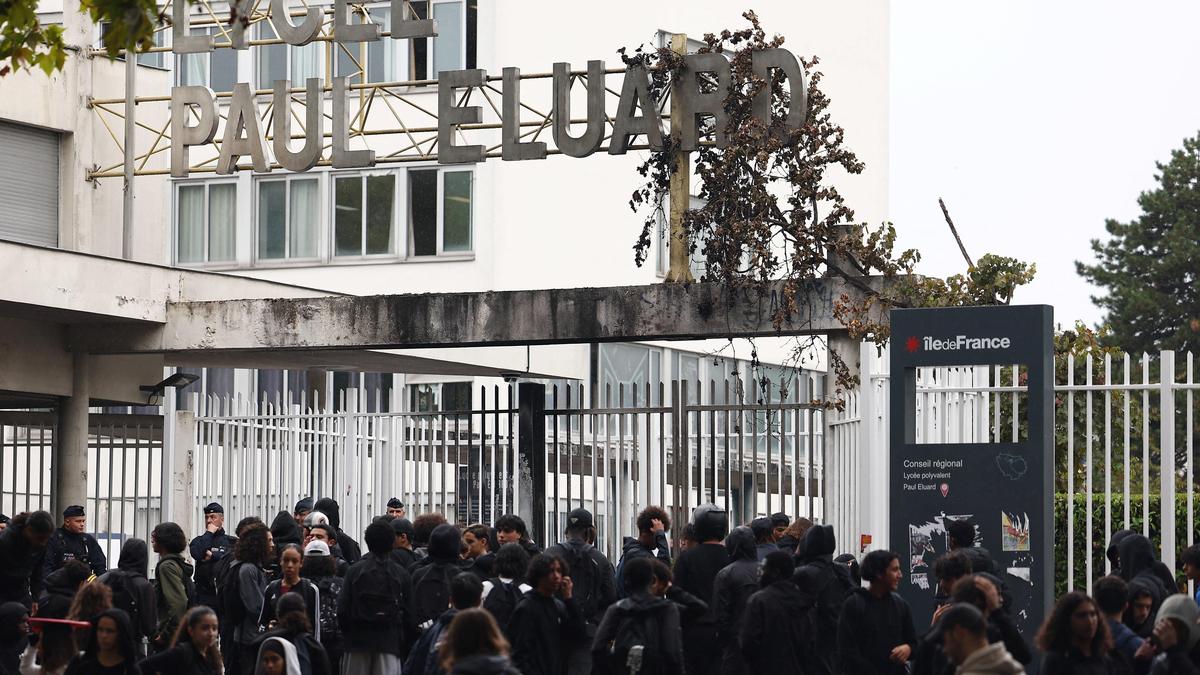 Fransa'da Okul Kaynakları Protestolarında Onlarca Yaralı