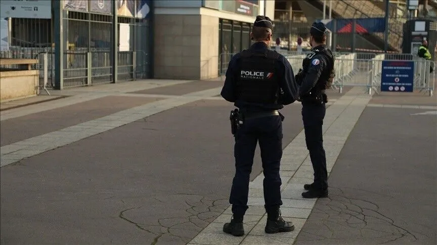 Fransa'da ortaokulda müdür ve öğretmen silahla vuruldu