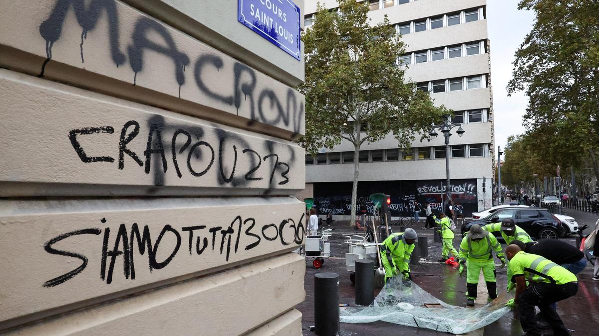 Fransa'da protesto dalgası: 1.800'den fazla gözaltı