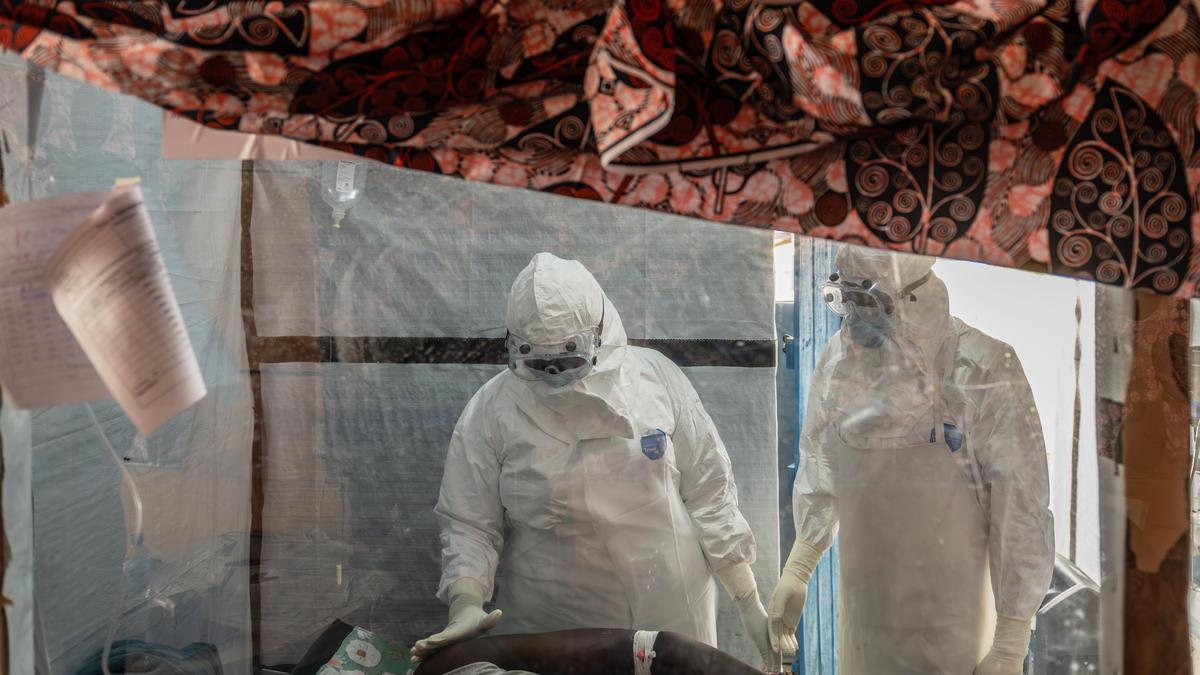 Fransa'da Ebola Virüsü: Kongo'dan Dönen Yardım Görevlisinde Tespit Edildi