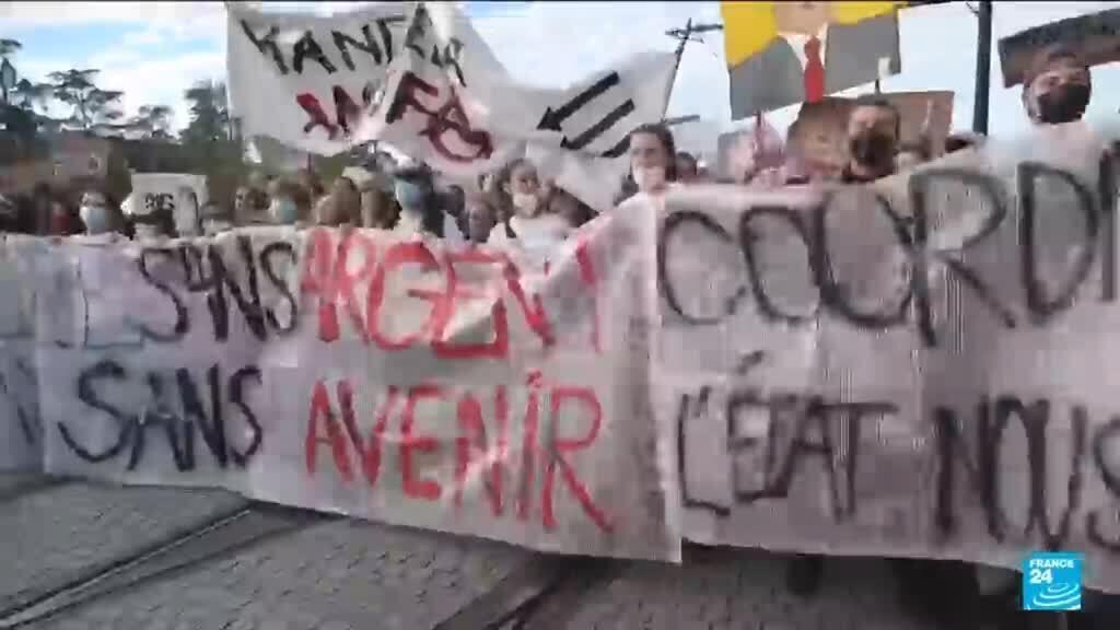 Fransa'da Eğitim Reformu Protestoları: On Binlerce Kişi Sokakta