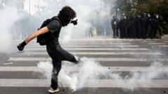 Fransa'da Okul Protestoları: Paris ve Marsilya'da Göz Yaşartıcı Gaz