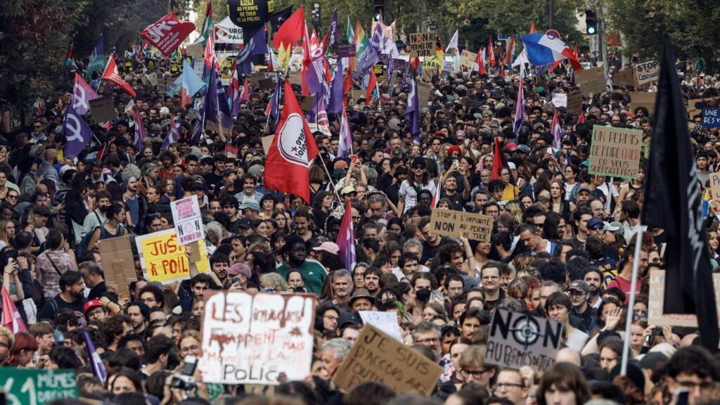 Fransa'da polis şiddeti yasa tasarısına binlerce protesto