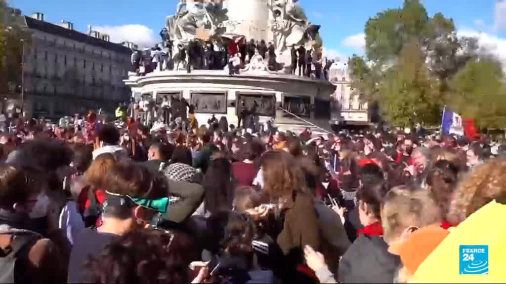 Fransa'da yeni protesto dalgası: 70 bin polis görevde