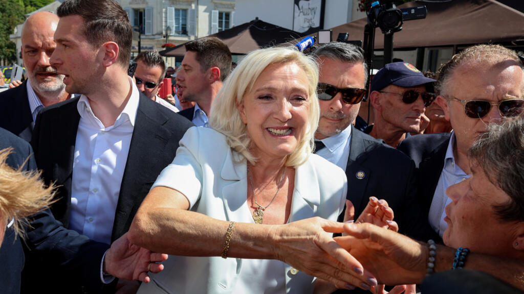 Fransız aşırı sağcı lider Le Pen mahkumiyet sonrası seçim kampanyasını başlattı