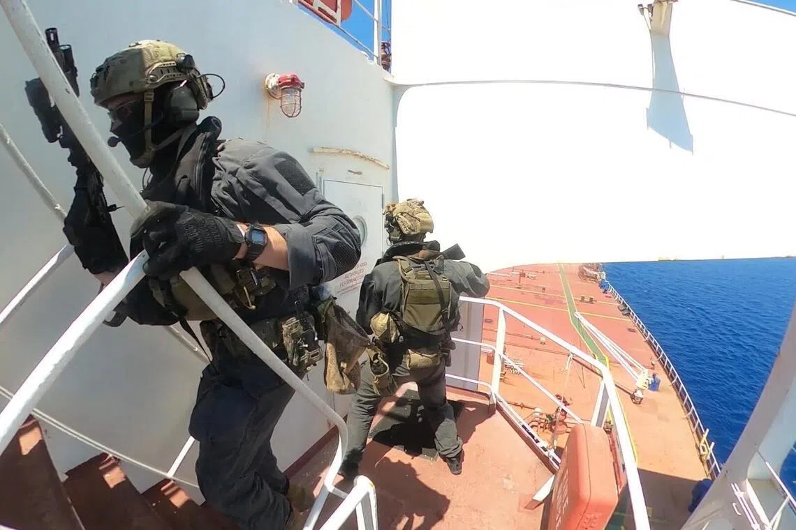 Fransız donanması Rus 'gölge filosu' tankerine el koydu