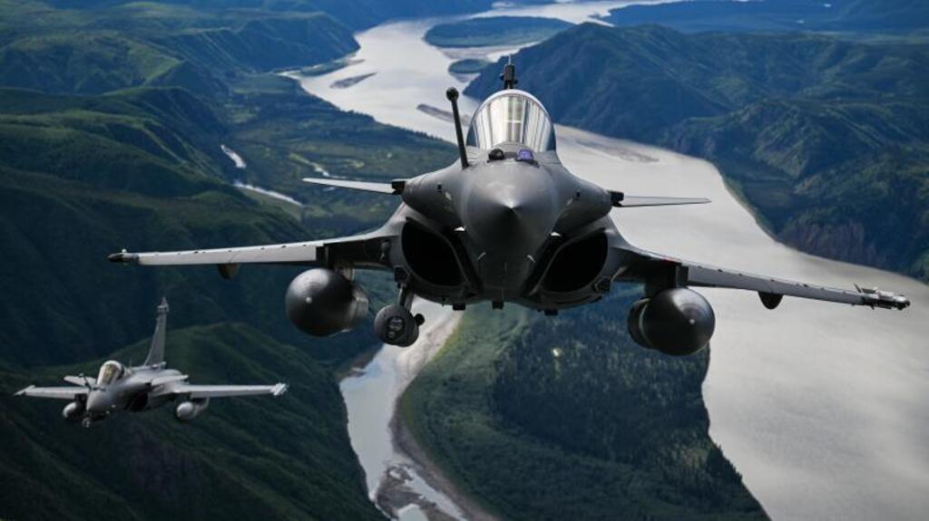 Fransız Rafale jetleri 3 kıtada 40 bin km uçacak