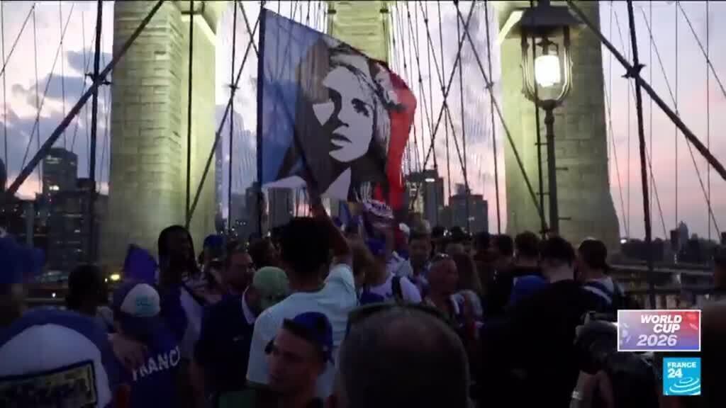Dünya Kupası heyecanı: Fransız taraftarlar Brooklyn Köprüsü'nü işgal etti
