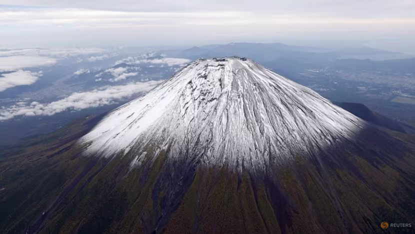 Fuji Dağı'nda yürüyüş sezonu heyelan ve iki kurtarma ile kapandı