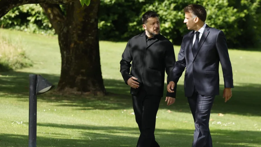 G7 Zirvesi'nde canlı yayın kazası: Macron ve Zelenskiy, Trump'ı konuşurken yakalandı