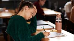 Galler'de GCSE sınavlarında köklü değişiklik: Öğretmenlerin endişeleri dikkate alındı