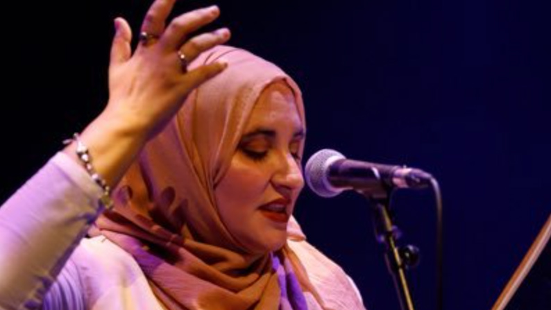 Galler Parlamentosu, Gazze şiiri nedeniyle şairi törenden çıkardı
