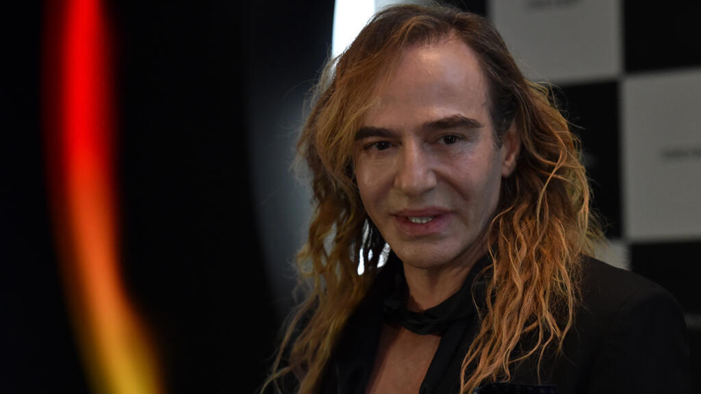 Galliano'nun Met Gala sergisi tepkiler üzerine iptal edildi