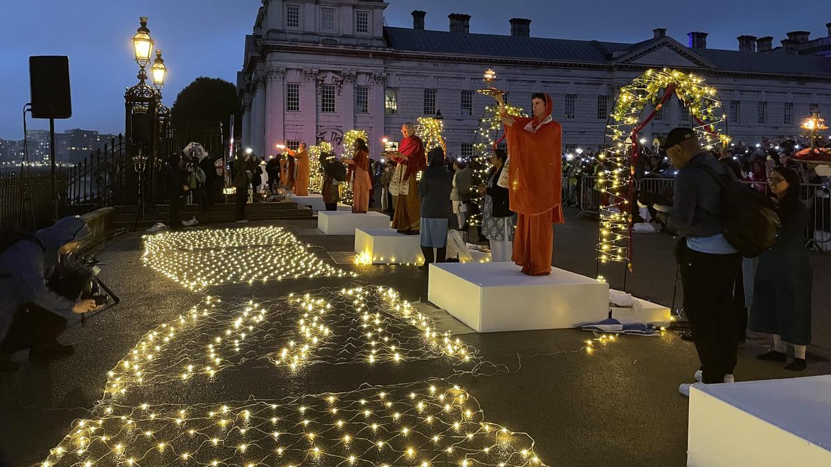 Ganga Aarti İlk Kez Thames Nehri'nde Gerçekleşti