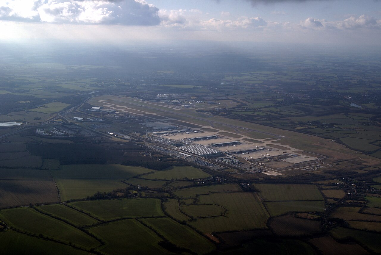 Gatwick'te su kesintisi tuvaletleri vurdu, uçuşlar sürüyor
