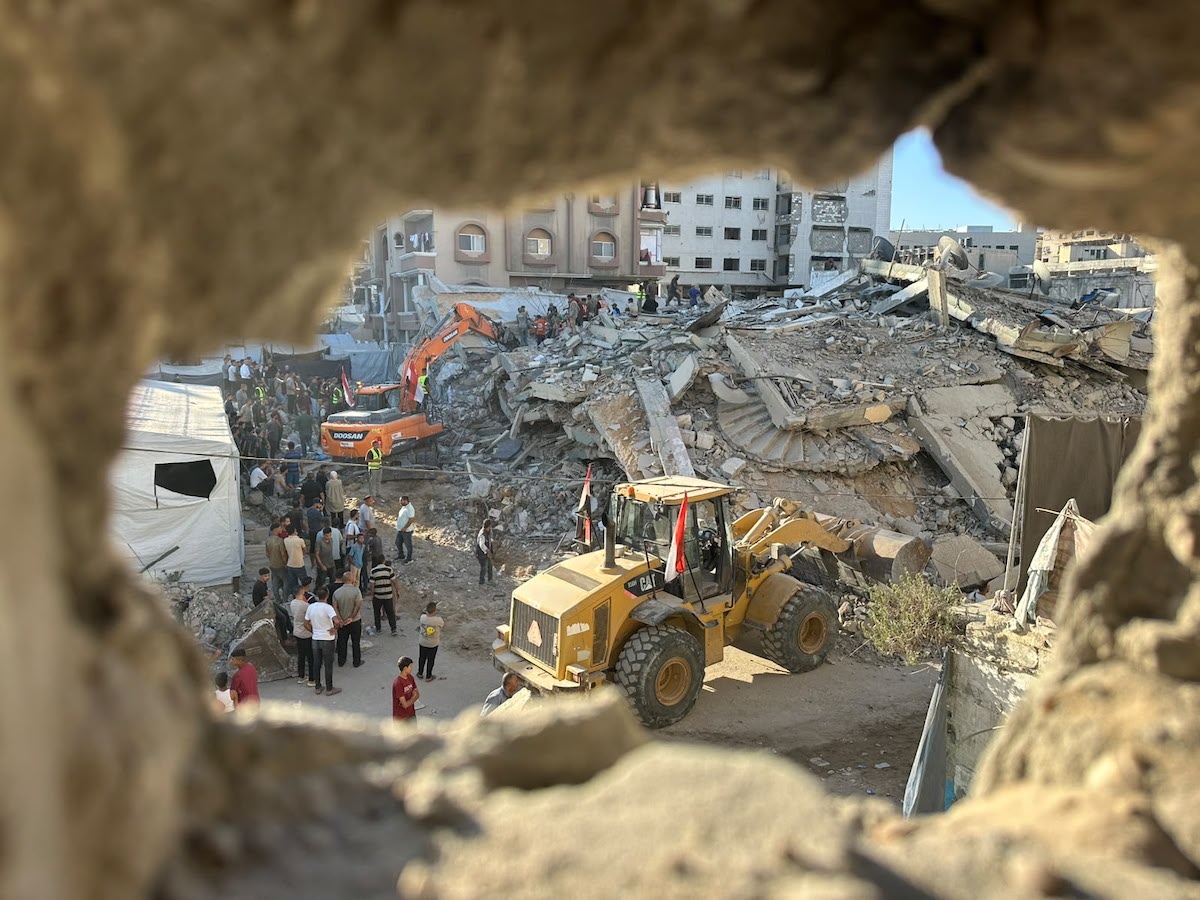 Gazze'de 6 Katlı Bina Çöktü: İçeride 60 Kişi Var