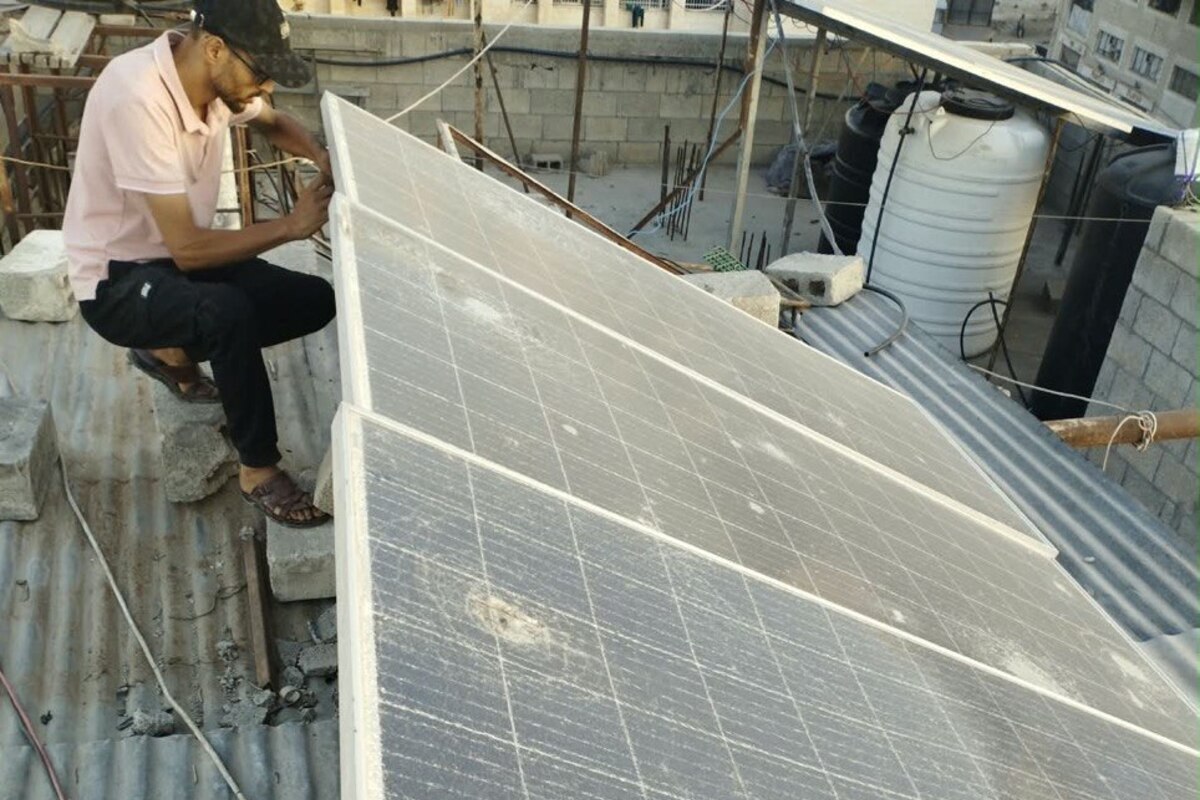 Gazze'de İnternet Savaşı: Ali Nattat'ın Solar Panelli Mücadelesi