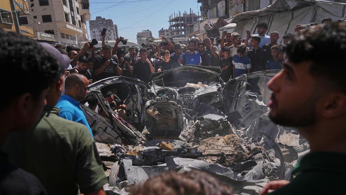 Gazze'de İsrail Saldırıları: 6 Ölü, Hamas Sözcüsü Hedef Alındı