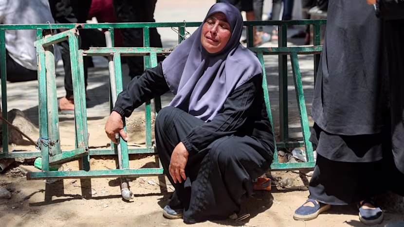 Gazze'de Polis Karakoluna İsrail Saldırısı: 8 Ölü