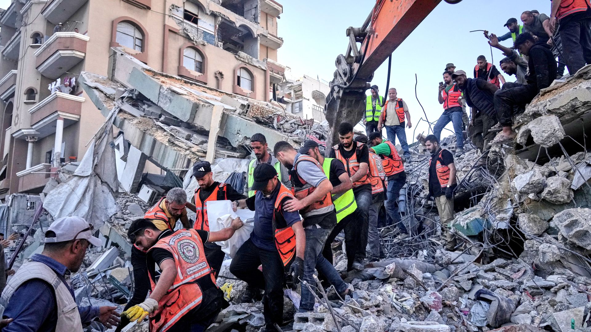 Gazze'de yıkılan binada en az 20 ölü, onlarca kişi enkaz altında
