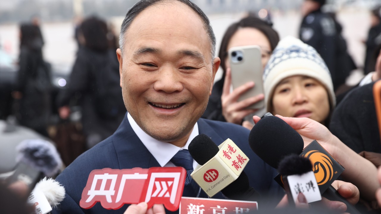 Geely Auto'nun kurucusu Li Shufu, kâr düşüşüyle görevini bıraktı