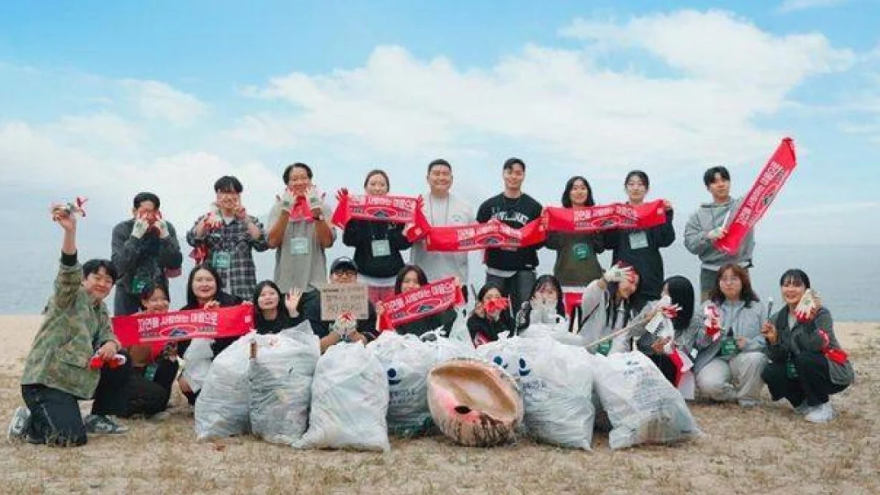 Genç Güney Koreliler ‘plogging’ ile iklim kaygısıyla baş ediyor