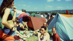Glastonbury’nin ‘Sihirli’ Sonu: 30 Yıllık Film Yeniden Sinemalarda