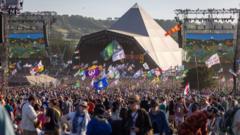 Glastonbury otobüs biletlerinde fazla satış hatası