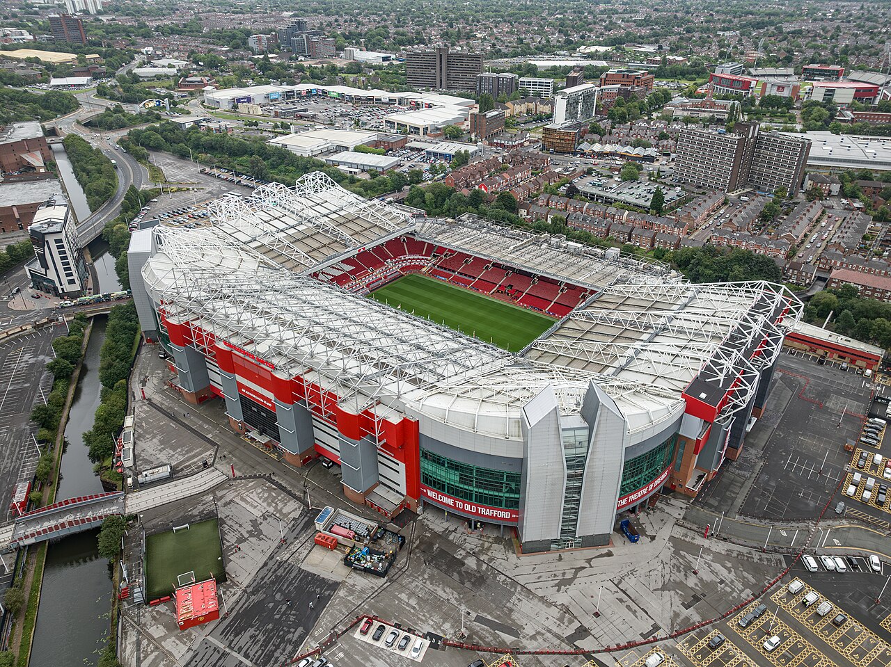 Glazer Ailesi Manchester United Hissesini Satmayı Tartışıyor