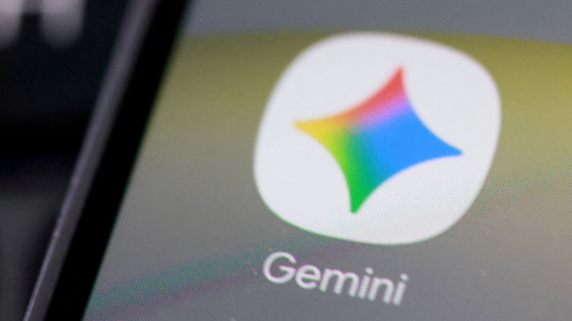 Google'ın Gemini Yapay Zekası Güvenlik Testinde Üç Şirketi Hackledi