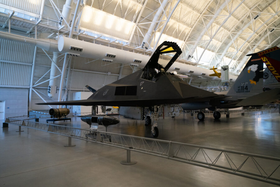 Görünmez Savaşçı F-117 Nighthawk Smithsonian'da Sergileniyor