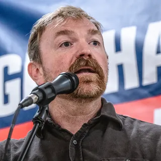 Skandallı Gazi Platner, Maine'de Demokrat Senato Adayı Oldu