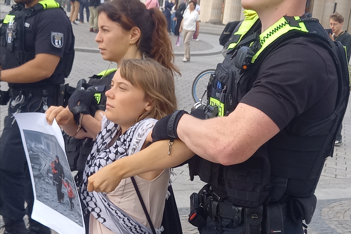 Greta Thunberg, Rheinmetall protestosunda gözaltına alındı