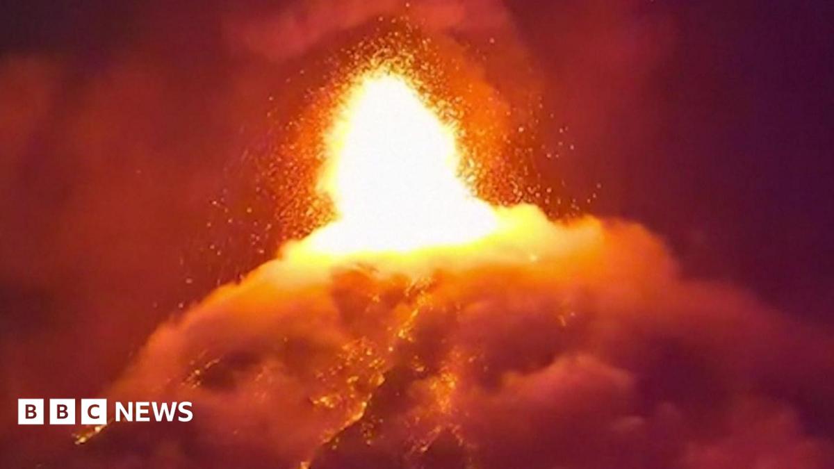 Guatemala'da Fuego Yanardağı Yeniden Patladı