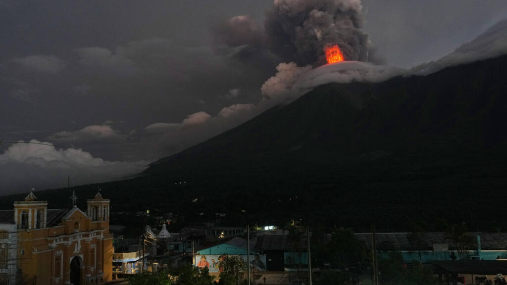 Guatemala'daki Fuego Yanardağı'nın Patlaması Sona Erdi, Tahliyeler Sonlandı