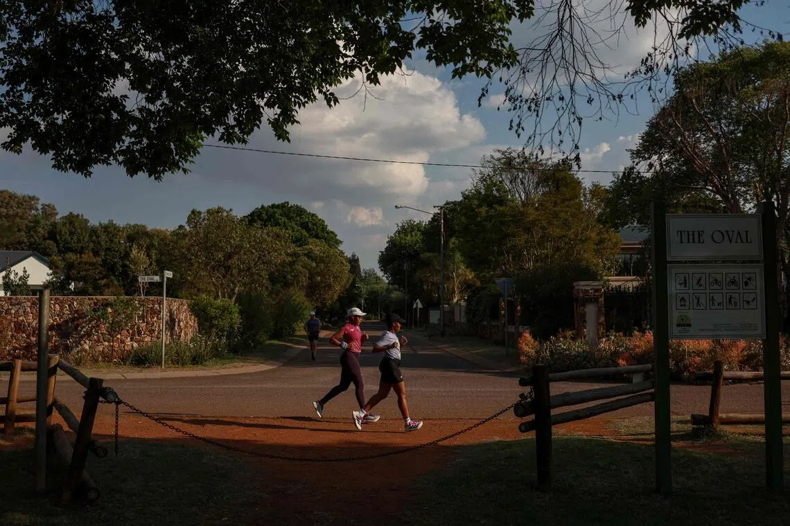 Güney Afrika'da Kadın Koşucular Silahlanıyor